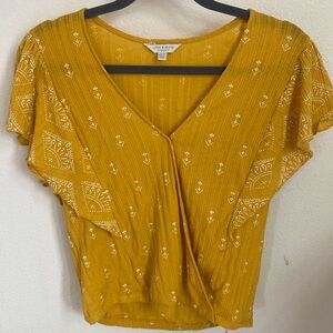 Lucky Brand XS flutter sleeve top